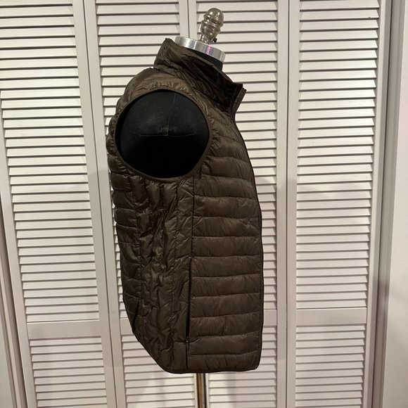 Uniqlo Men's Olive Green Down Vest - Small - Picture 4 of 6